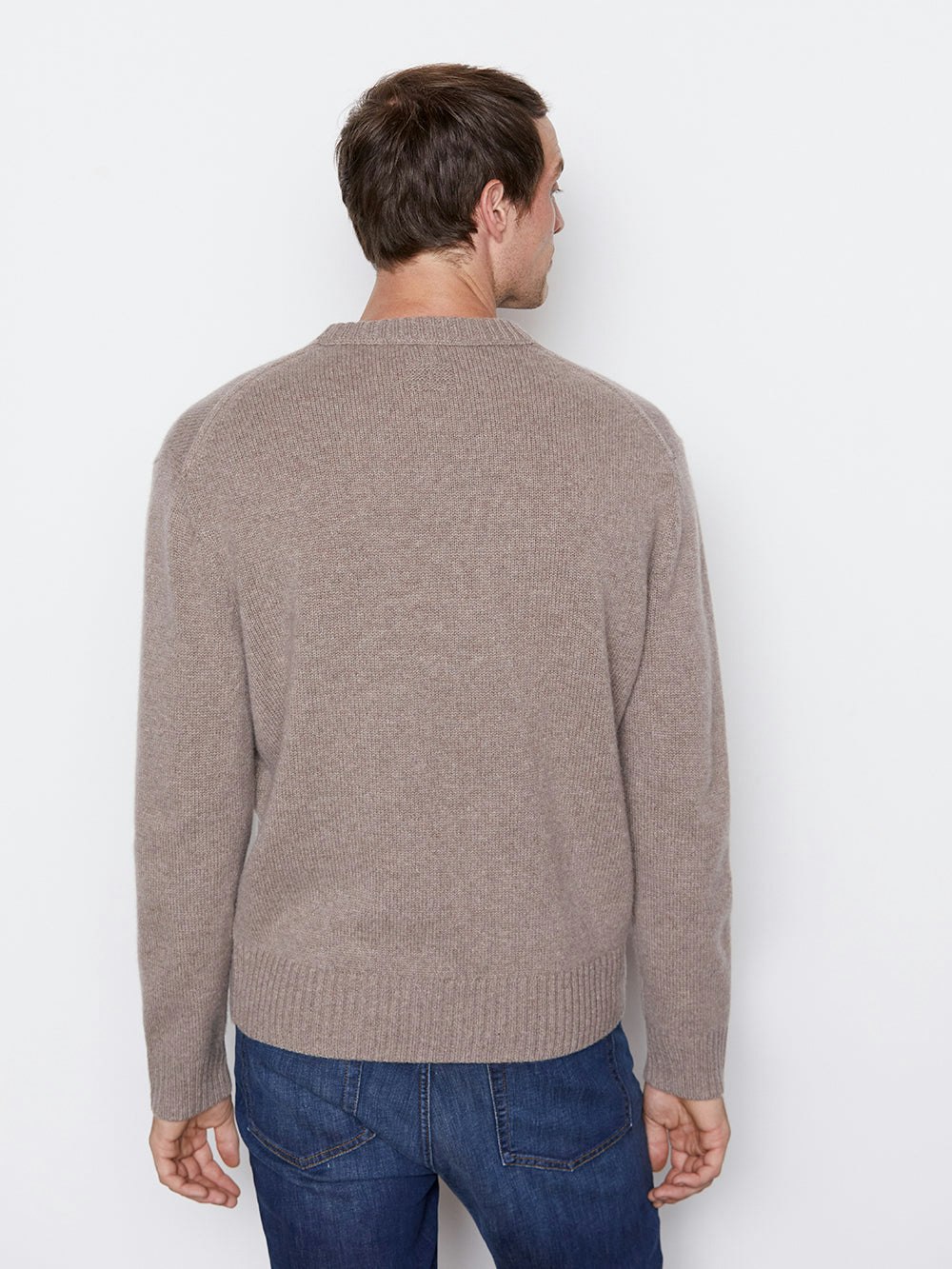 sweater back view alt:fit2
